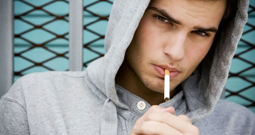دلایل سیگار کشیدن جوانان